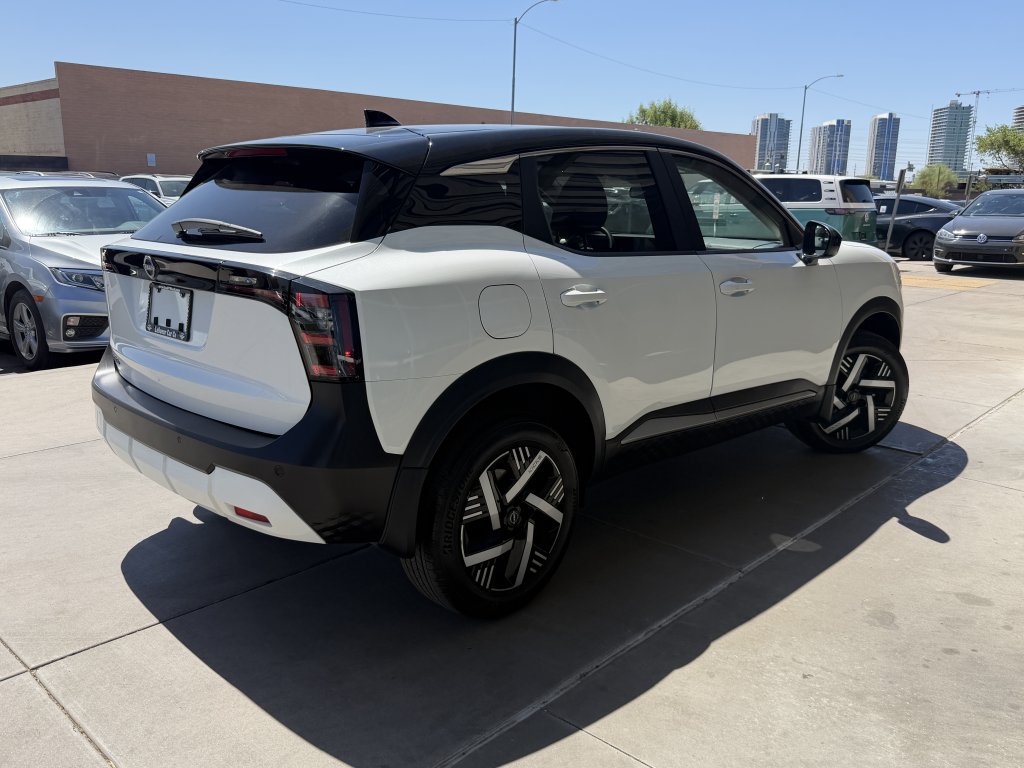 Used 2025 Nissan Kicks SV FWD image 4