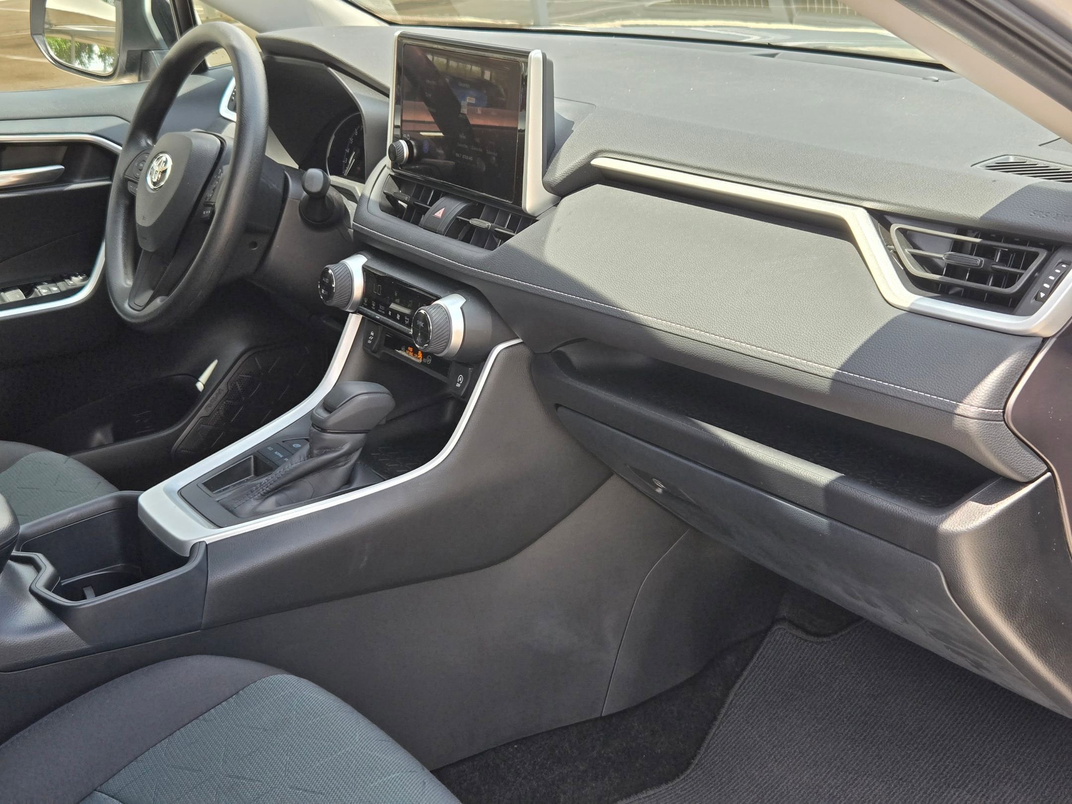 Used 2025 Toyota RAV4 XLE w/ Convenience Package FWD image 30