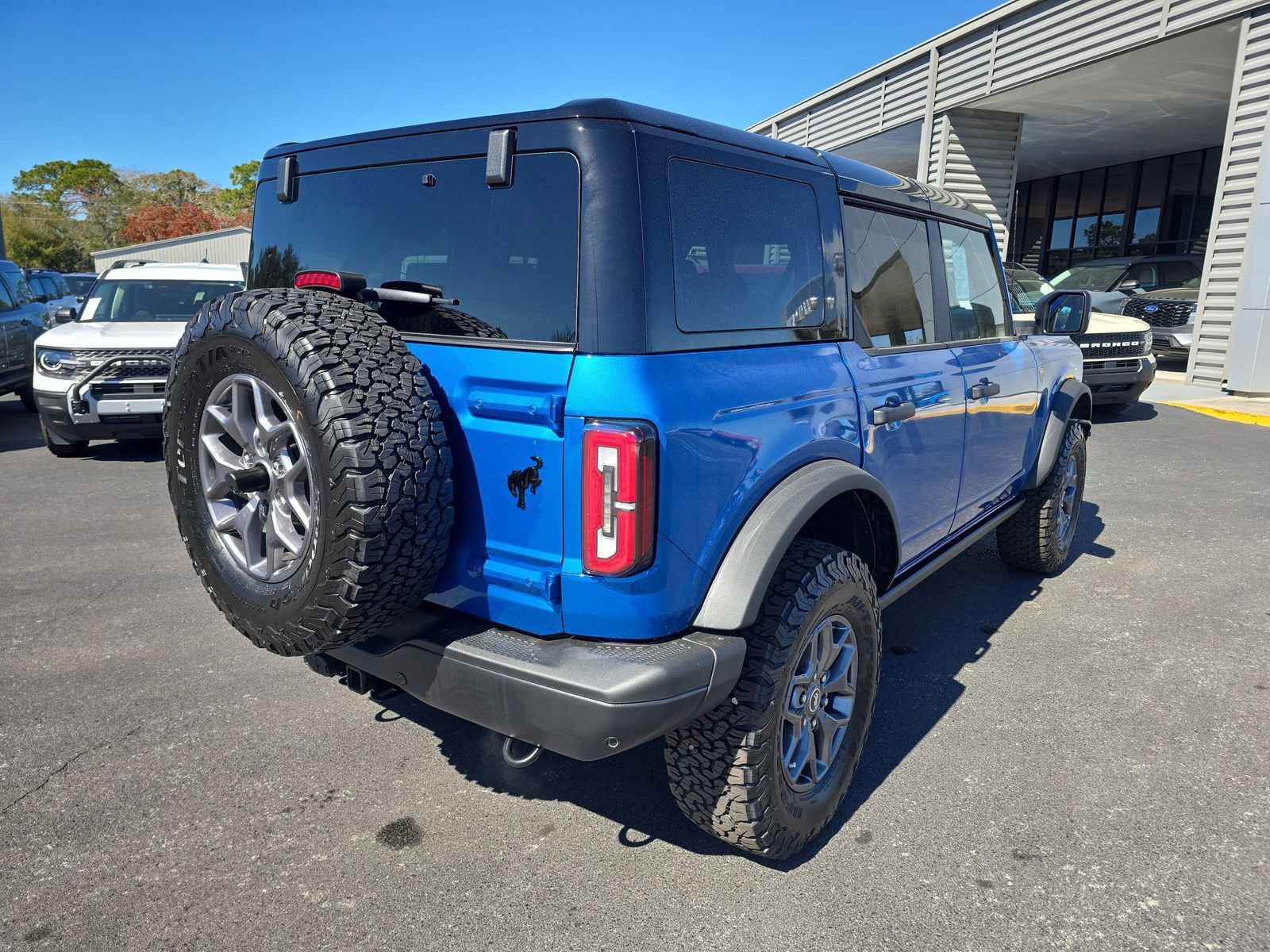 New 2025 Ford Bronco Badlands image 4