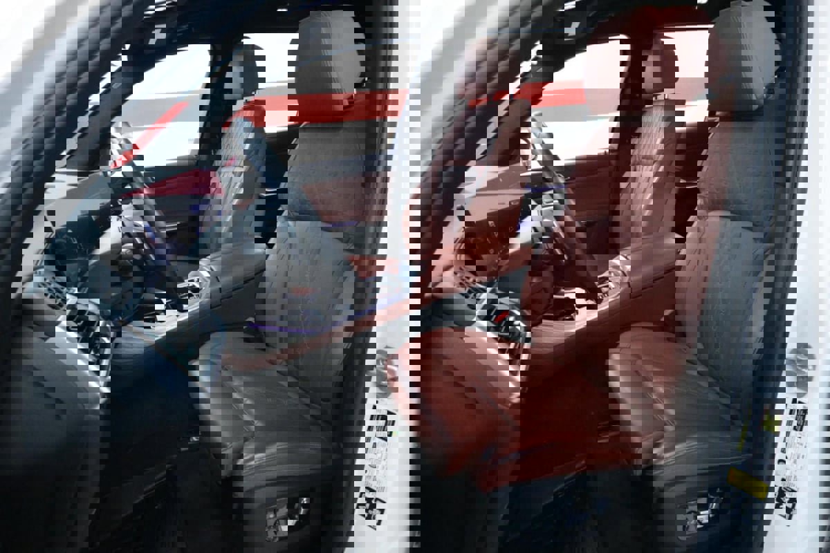 Used 2023 BMW X7 xDrive40i w/ Premium Package image 13