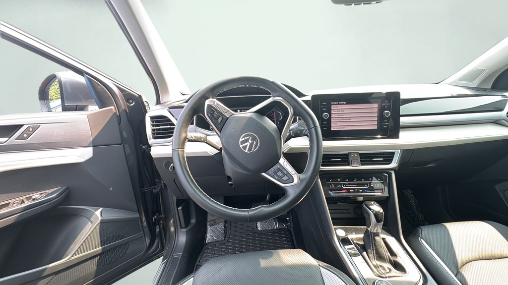 Used 2025 Volkswagen Taos SEL AWD/4WD image 15