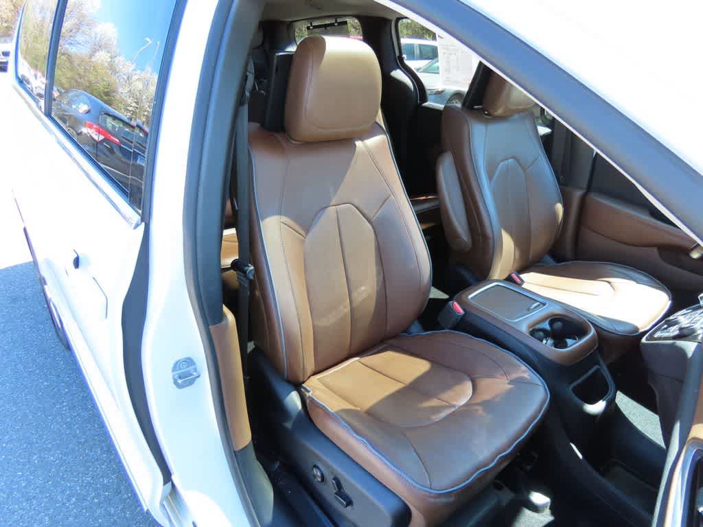 Used 2017 Chrysler Pacifica Limited image 20