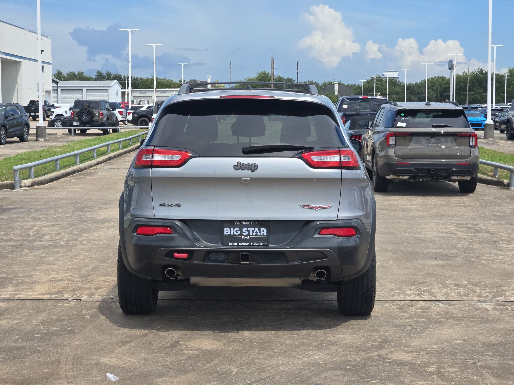 Used 2016 Jeep Cherokee Trailhawk w/ Comfort/Convenience Group AWD/4WD image 6