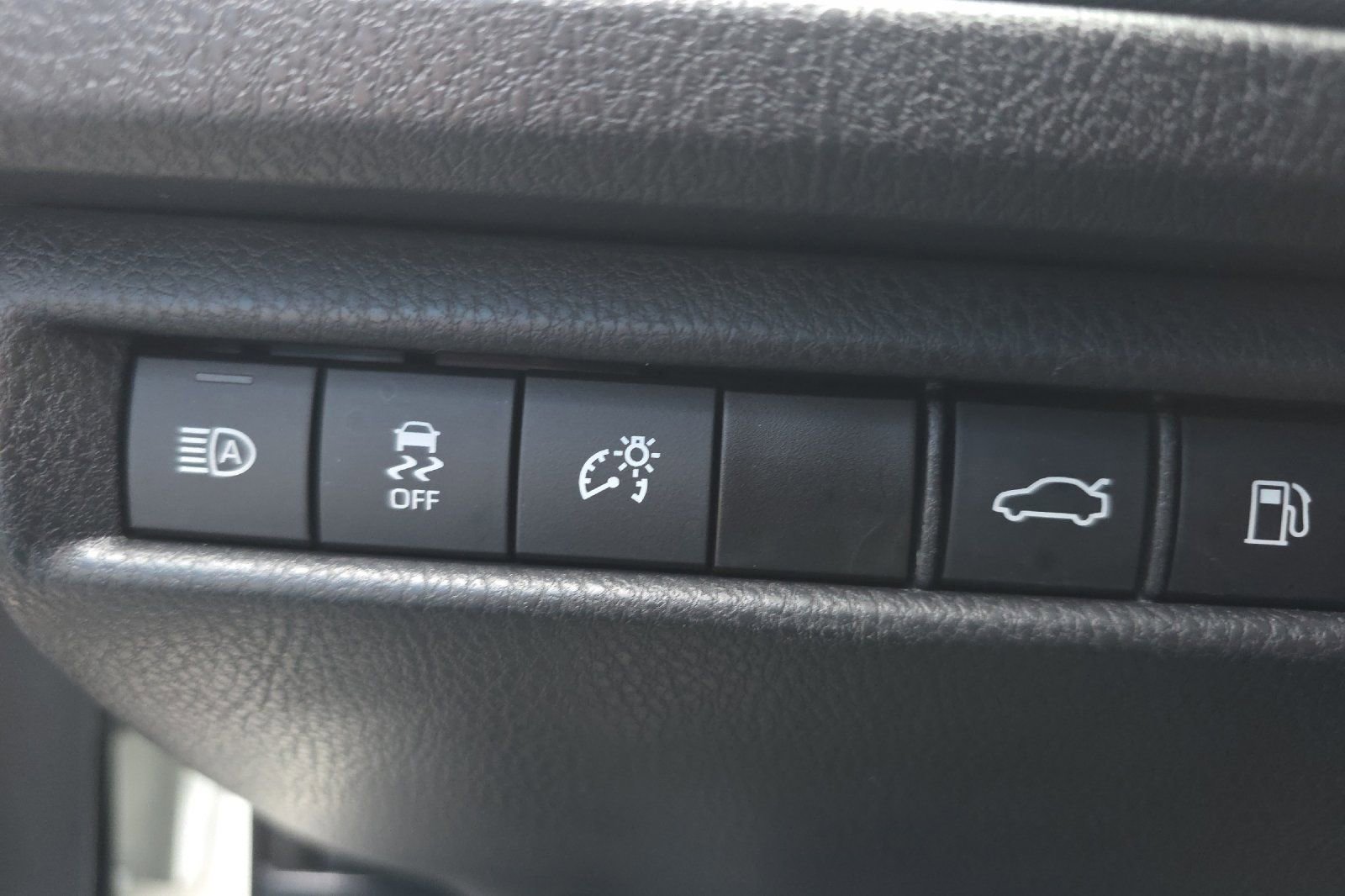 Used 2025 Toyota Camry LE FWD image 28