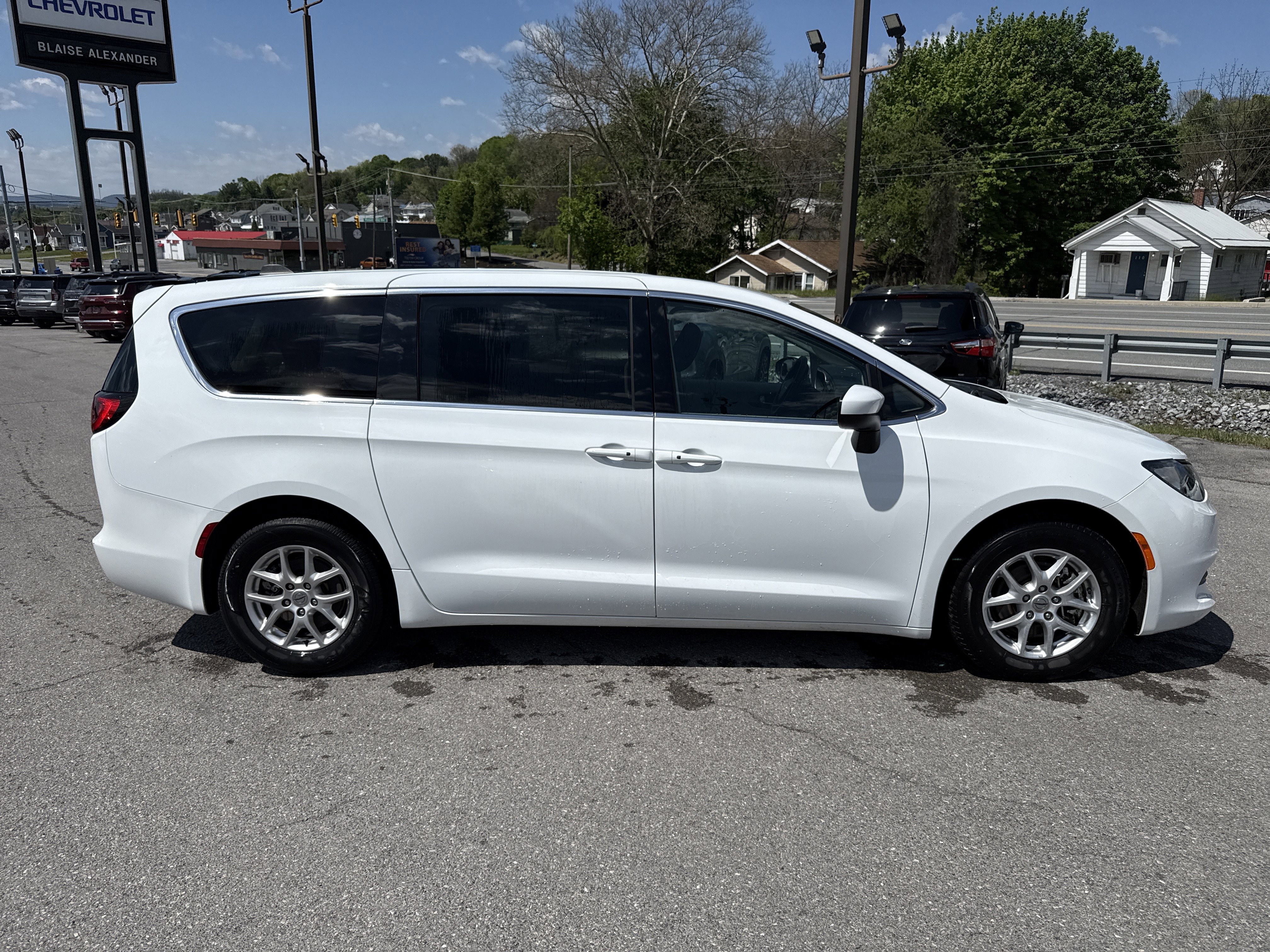 Used 2023 Chrysler Voyager LX FWD video 2