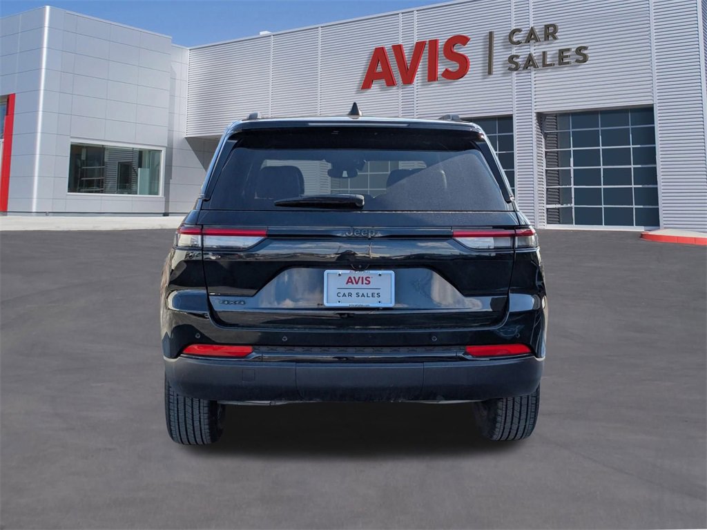 Used 2024 Jeep Grand Cherokee Altitude image 5