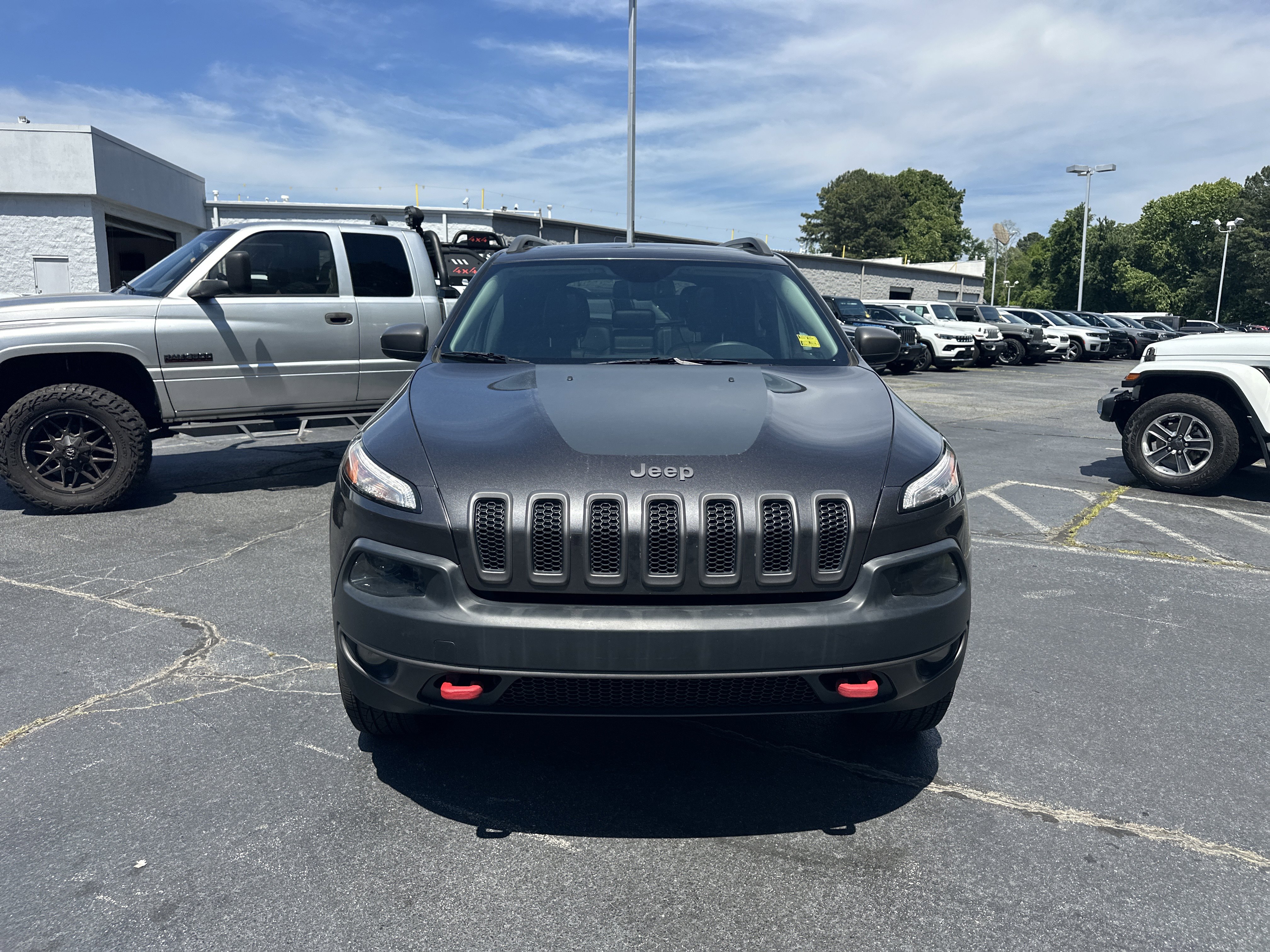 Used 2016 Jeep Cherokee Trailhawk w/ Comfort/Convenience Group AWD/4WD image 4