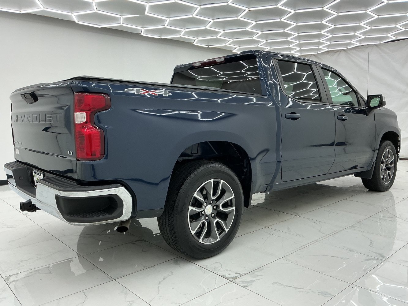Used 2022 Chevrolet Silverado 1500 LT AWD/4WD image 11