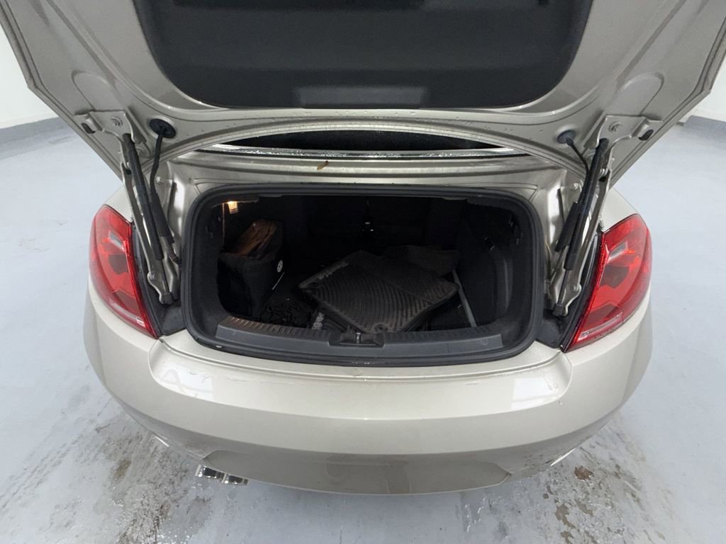 Used 2015 Volkswagen Beetle TDI image 22
