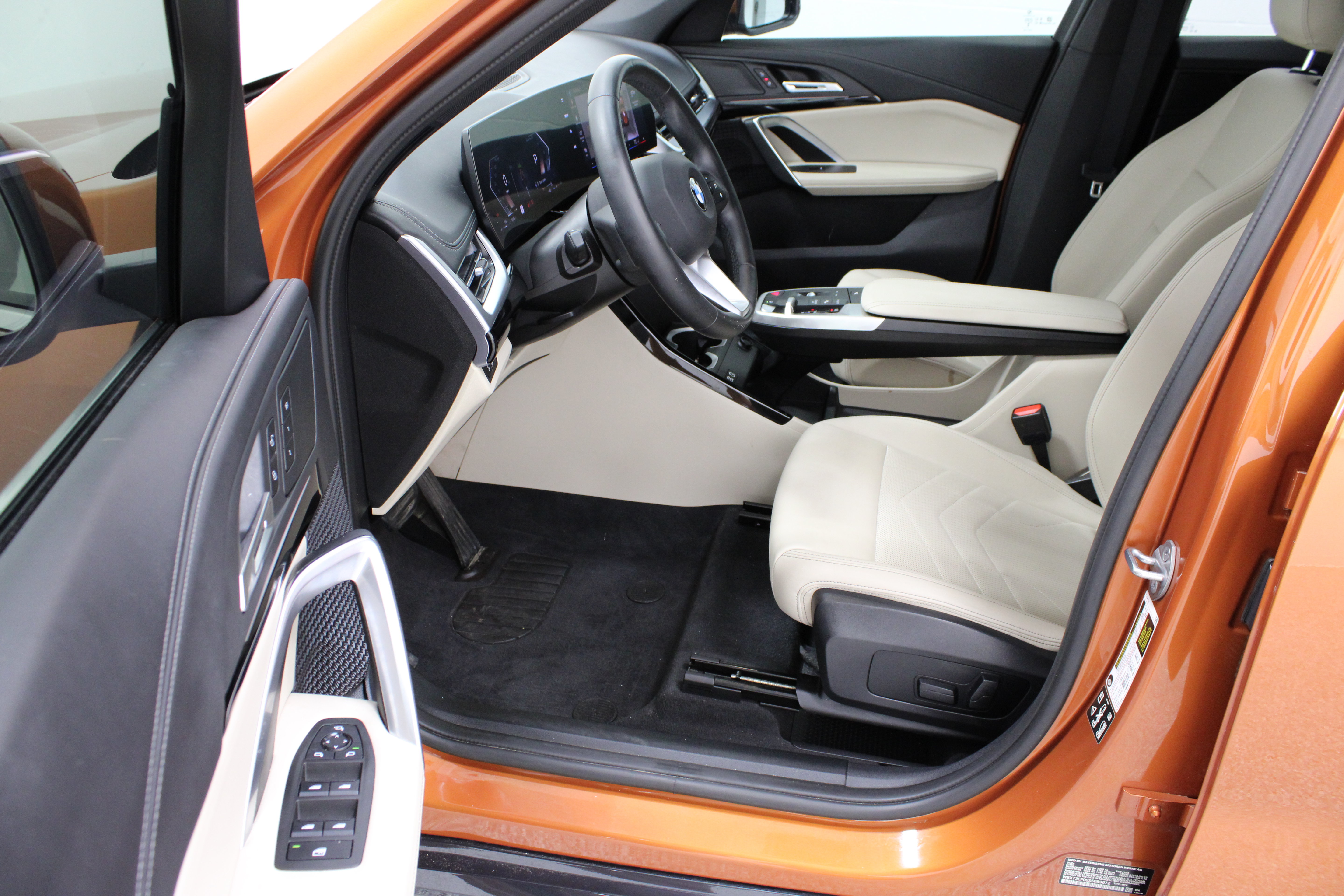 Used 2025 BMW X1 xDrive28i w/ Technology Package AWD/4WD image 14
