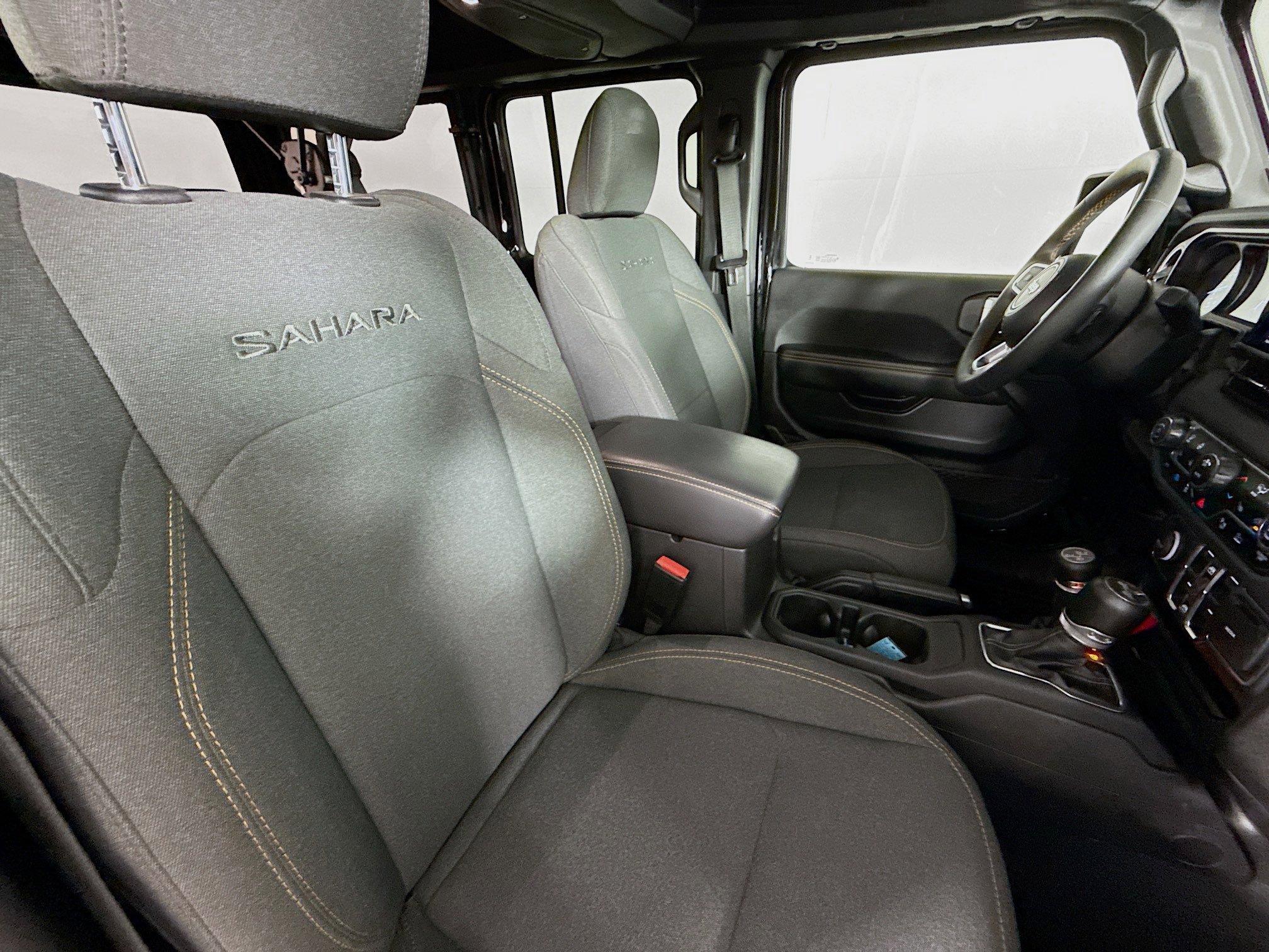 Used 2024 Jeep Wrangler Unlimited Sahara w/ Technology Group image 34