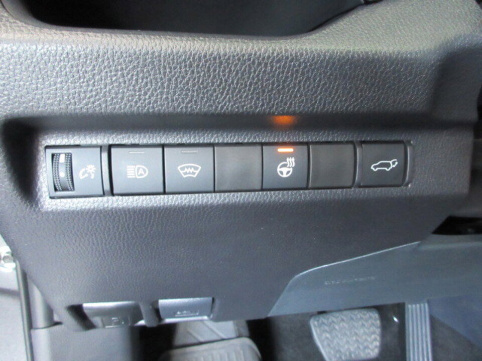 Used 2025 Toyota RAV4 XLE Premium image 13