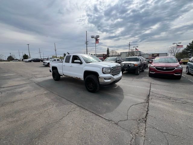 Used 2017 GMC Sierra 1500 SLE w/ SLE Value Package AWD/4WD image 3