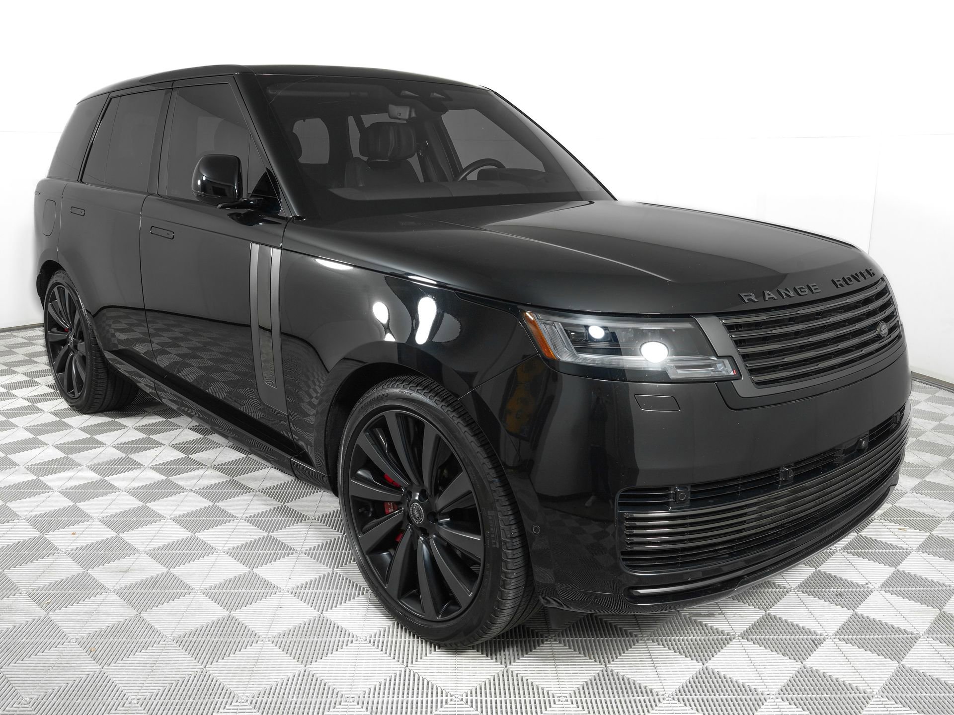 Used 2024 Land Rover Range Rover SV image 2