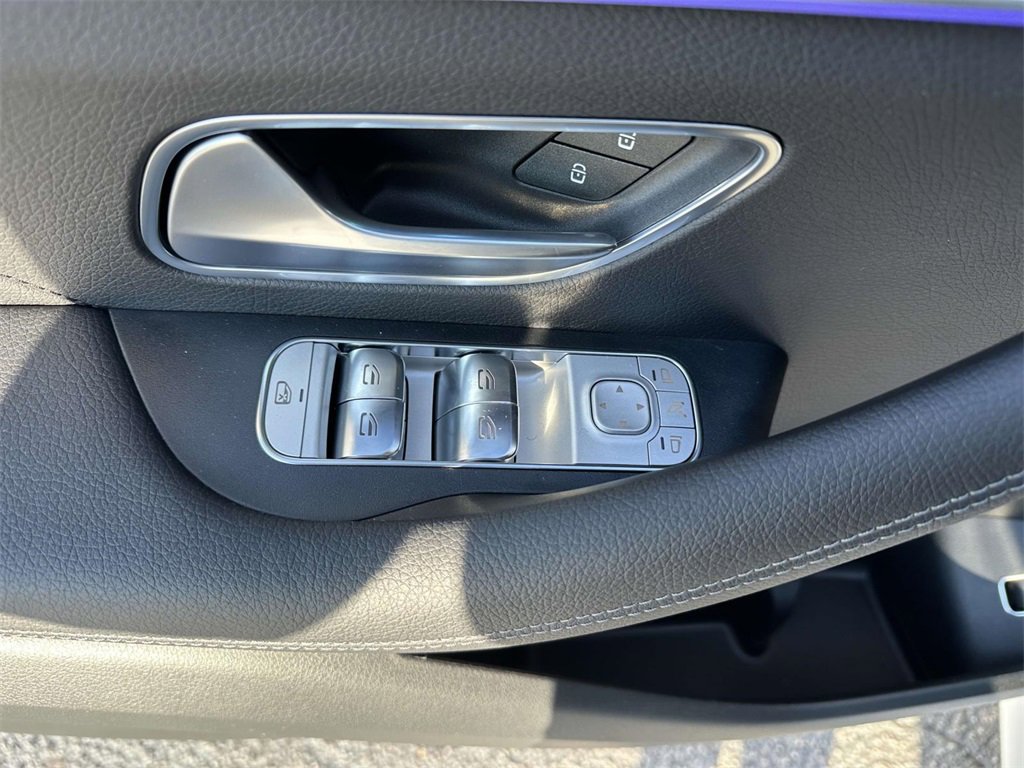 Used 2025 Mercedes-Benz GLS 450 4MATIC image 12