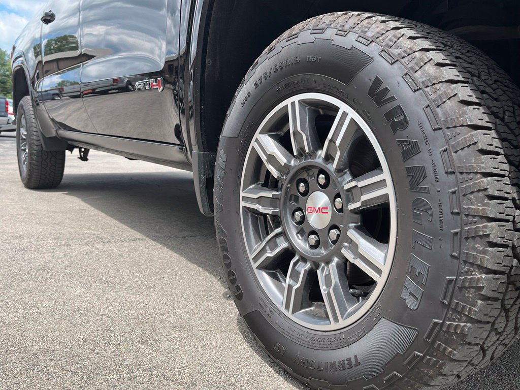 Used 2024 GMC Sierra 1500 AT4 w/ Technology Package AWD/4WD image 12