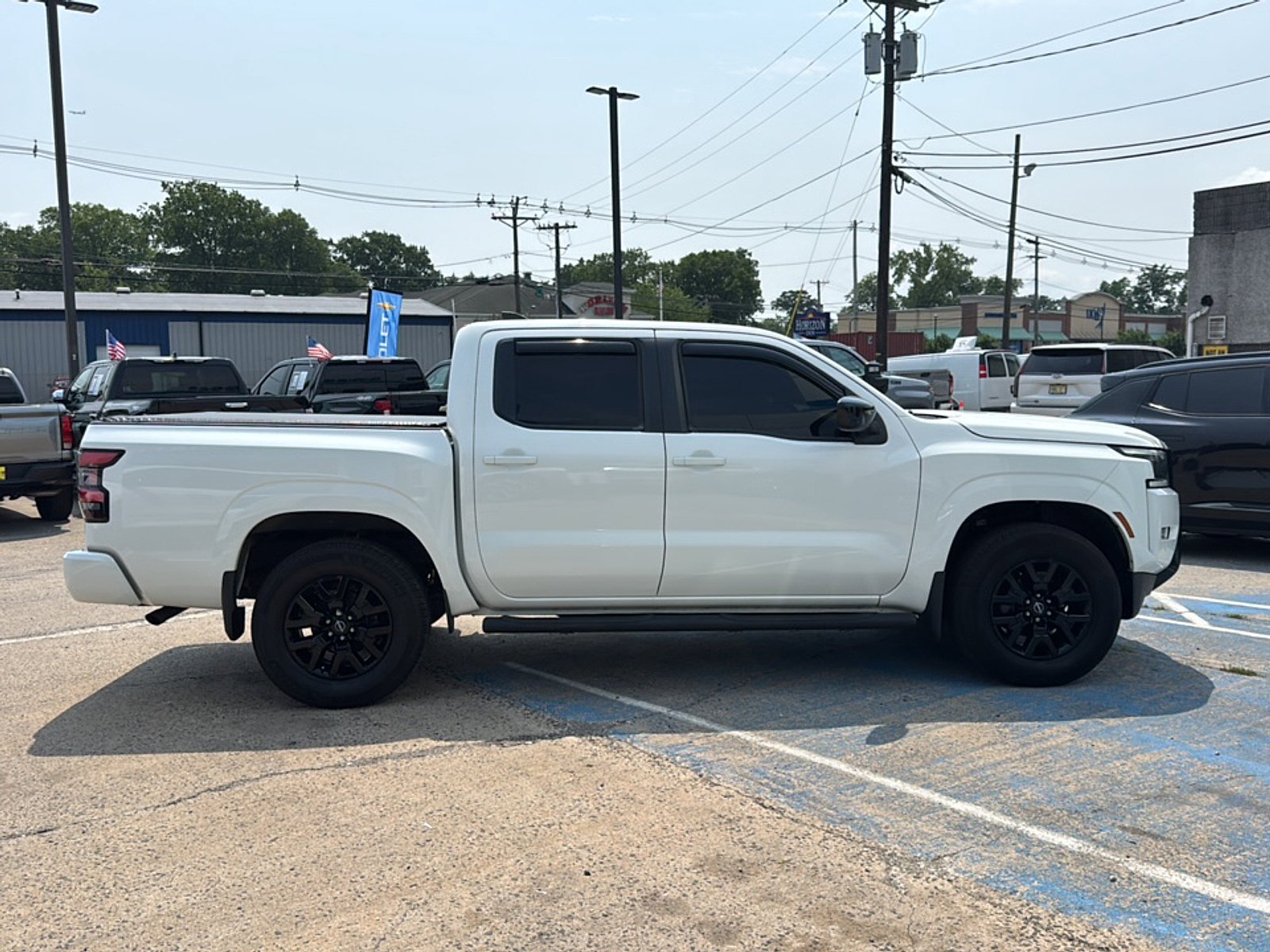 Used 2023 Nissan Frontier SV w/ Midnight Edition Package AWD/4WD image 9