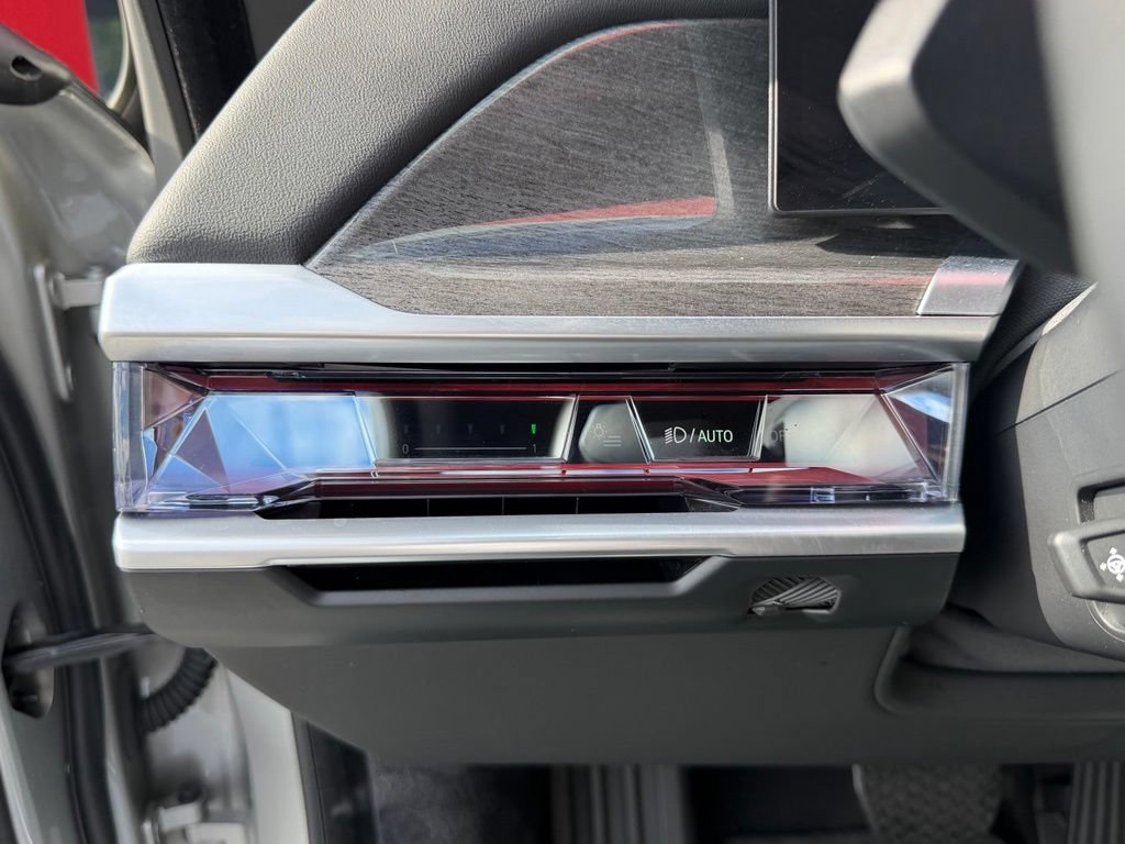Used 2023 BMW i7 xDrive60 AWD/4WD image 12