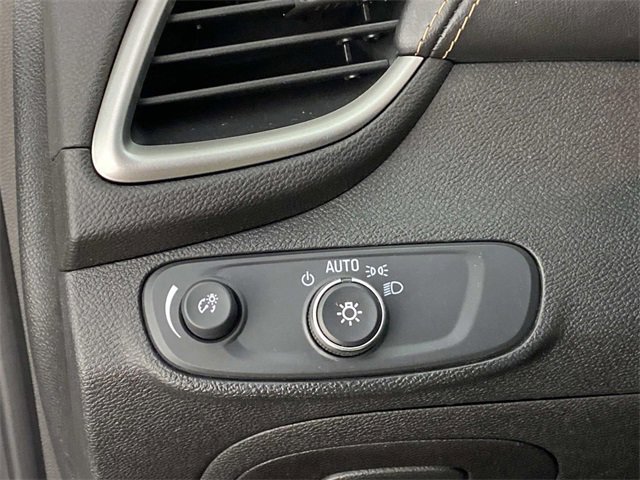 Used 2019 Chevrolet Trax LT w/ Redline Edition image 14