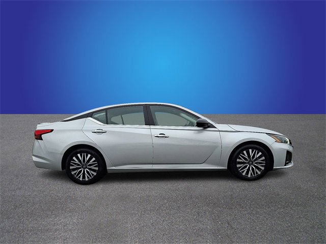 Used 2024 Nissan Altima 2.5 SV image 4