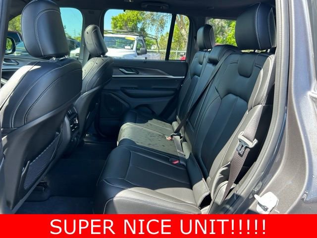 Used 2025 Jeep Grand Cherokee Limited w/ Luxury Tech Group II image 15
