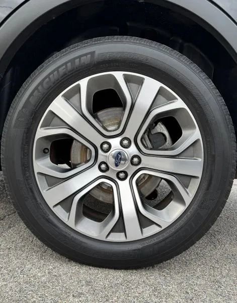 Used 2018 Ford Explorer Platinum image 15