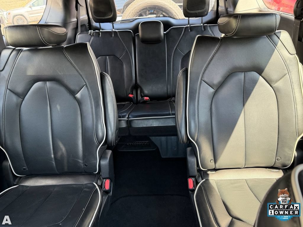 Used 2025 Chrysler Pacifica Limited FWD image 11