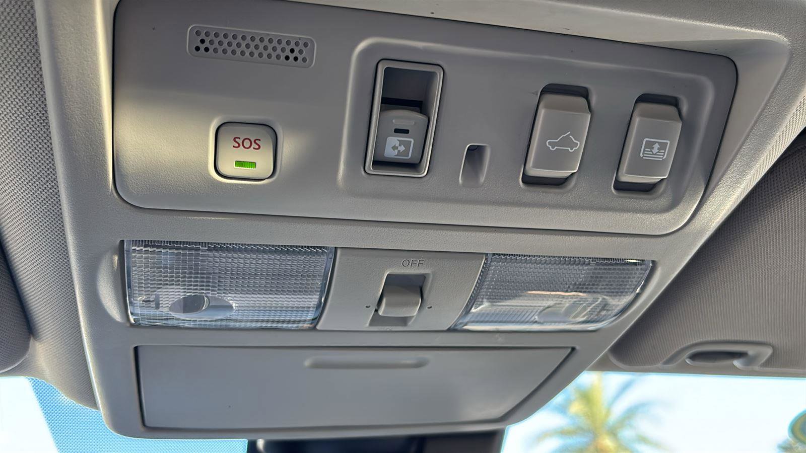 Used 2020 Nissan Titan SL w/ Moonroof Package image 35