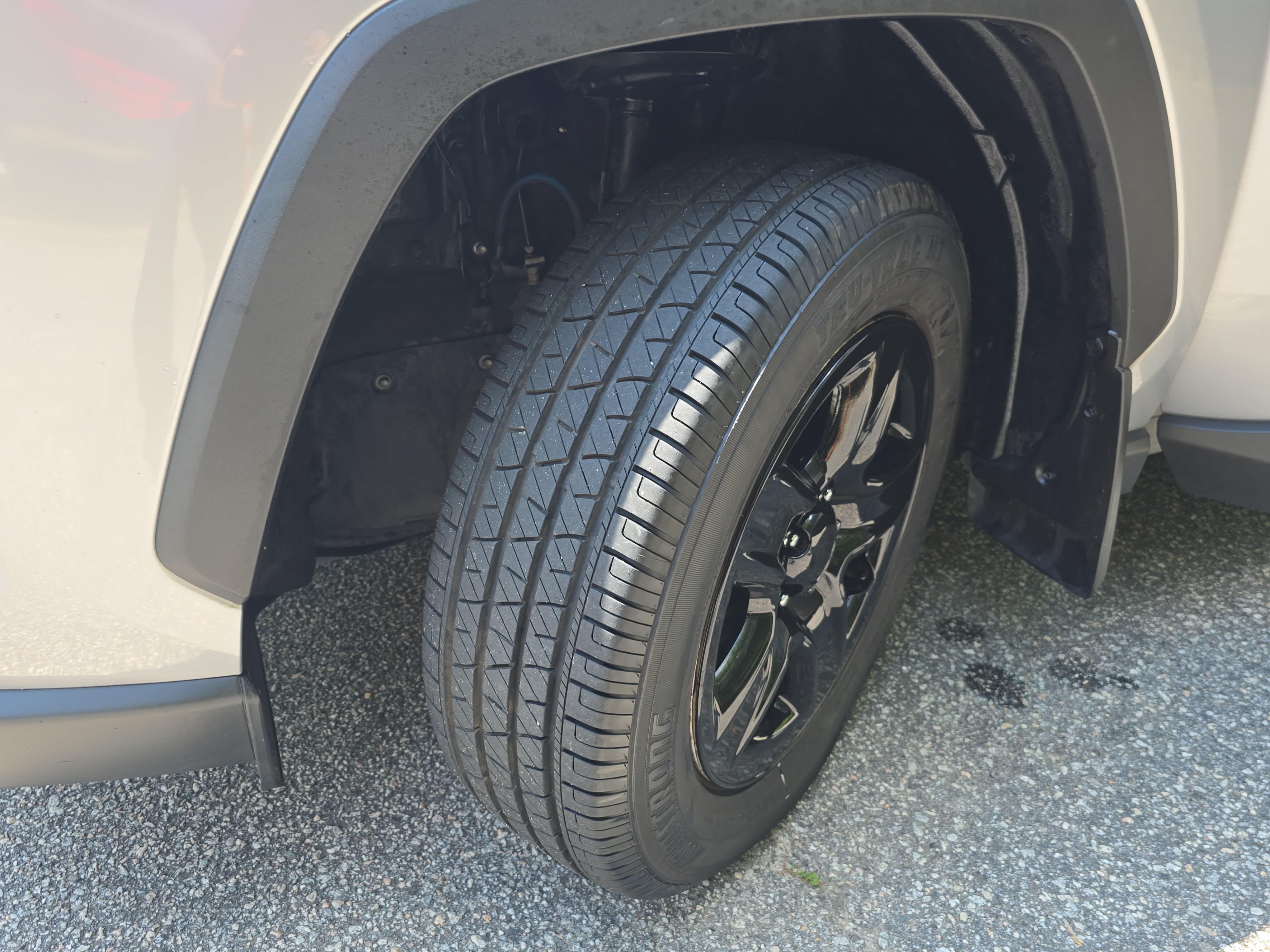 Used 2019 Toyota RAV4 Limited w/ Cold Weather Package FWD image 32