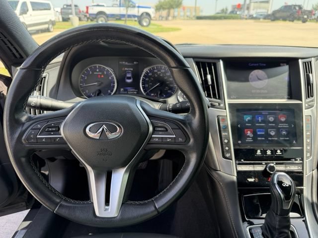 Used 2018 INFINITI Q60 2.0t w/ Moonroof Package RWD image 12