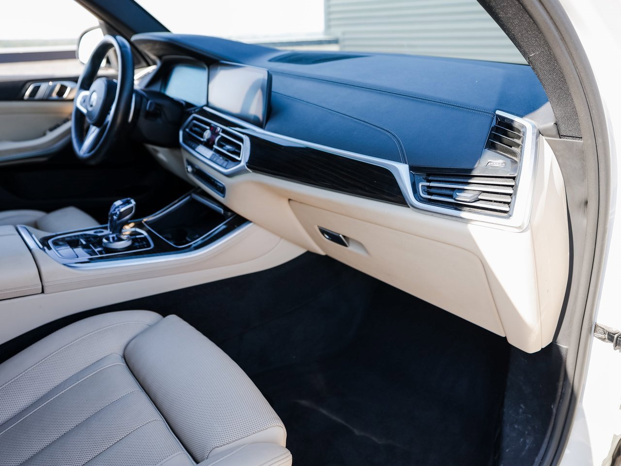 Used 2021 BMW X5 xDrive40i w/ M Sport Package image 27