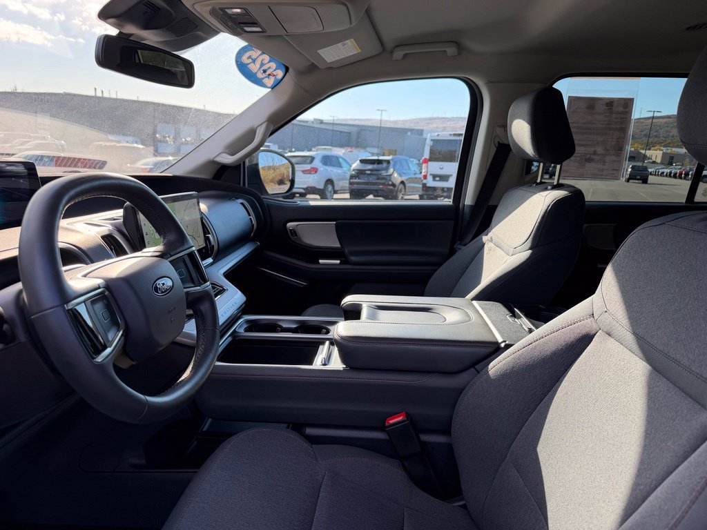 Certified 2025 Ford Expedition Active AWD/4WD image 4