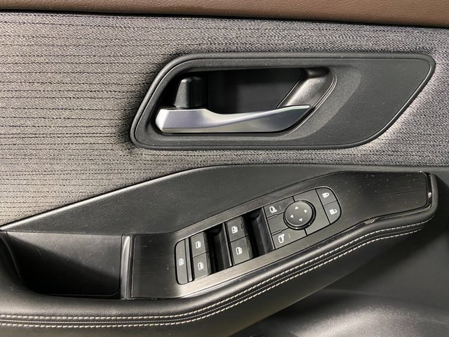 Used 2022 Nissan Rogue SV image 21