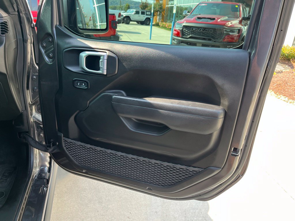 Used 2023 Jeep Gladiator Sport AWD/4WD image 30
