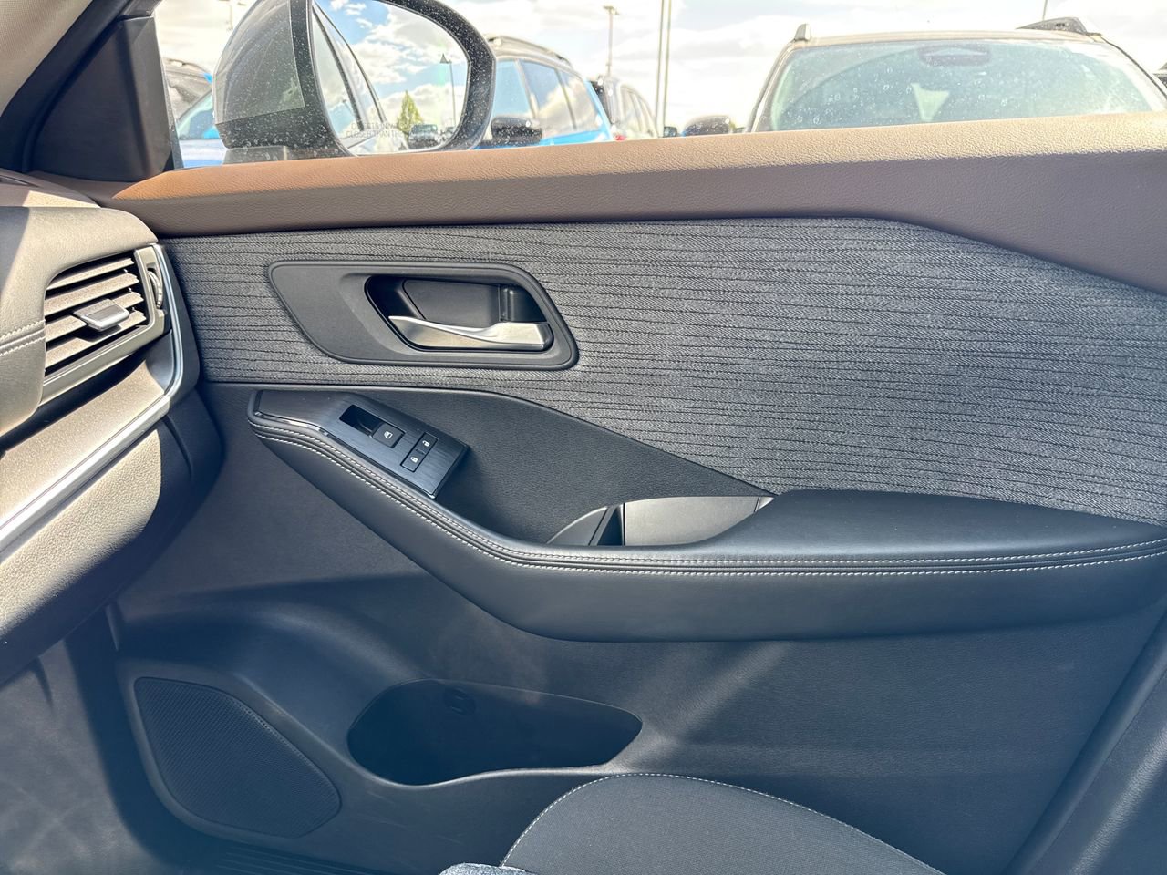Used 2023 Nissan Rogue SV AWD/4WD image 30