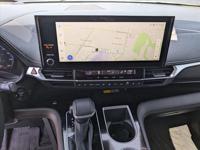 Used 2025 Toyota Sienna Platinum AWD/4WD image 13