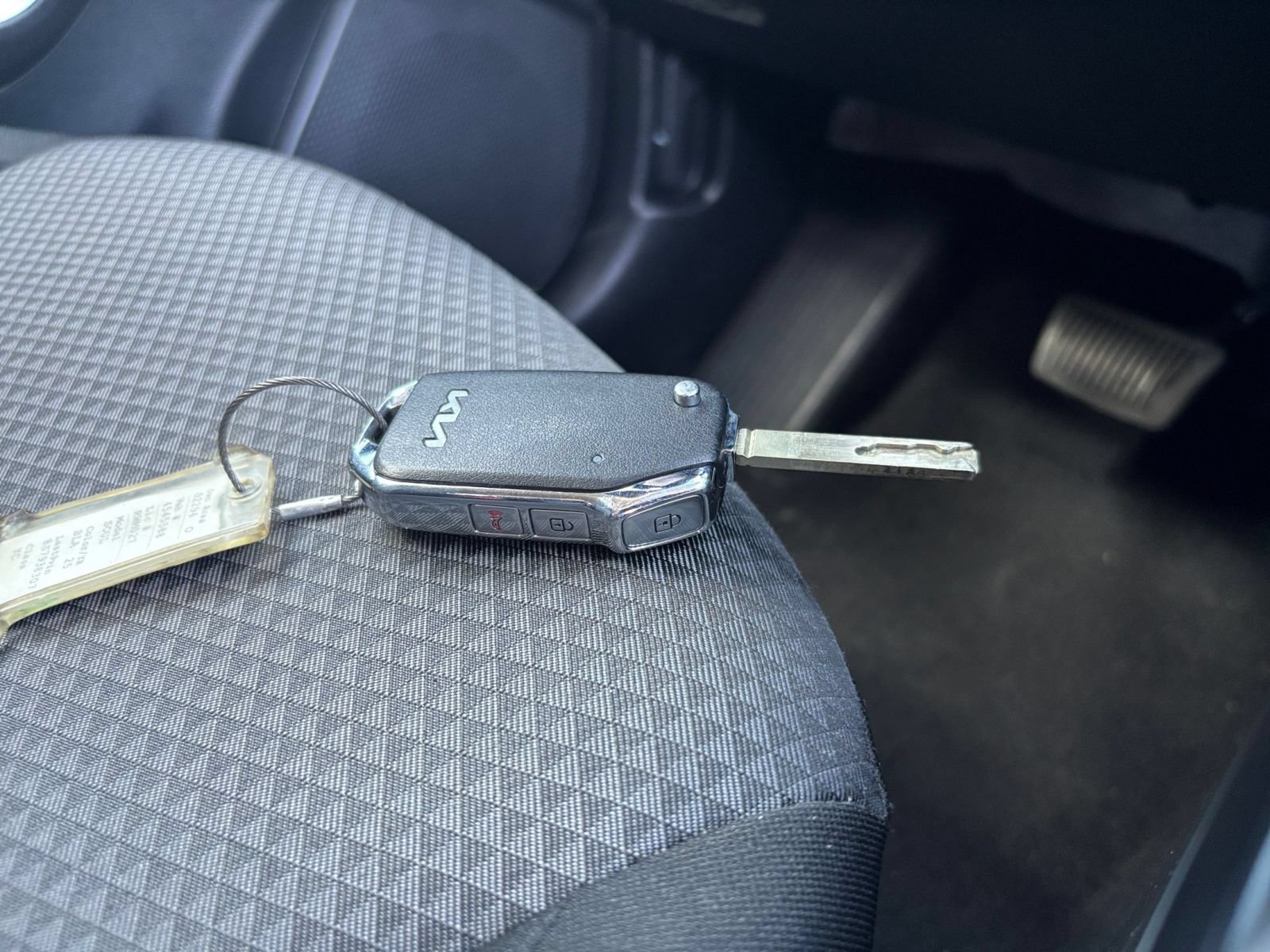 Used 2025 Kia Soul LX w/ LX Technology Package FWD image 21