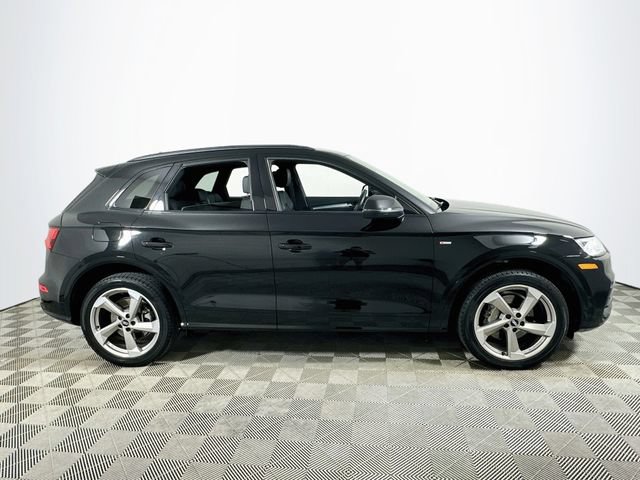 Used 2020 Audi Q5 2.0T Titanium Premium Plus AWD/4WD image 2