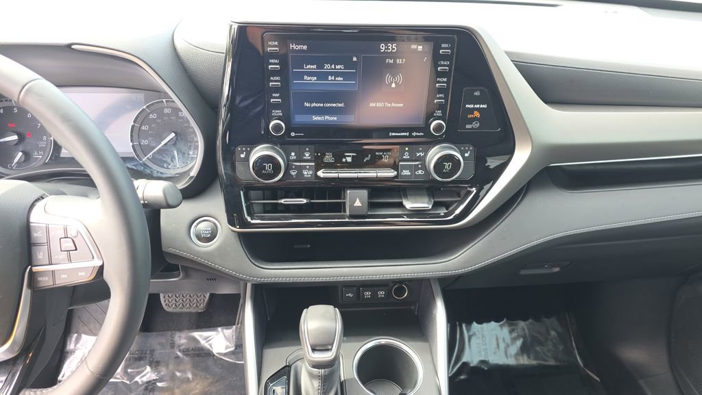 Used 2021 Toyota Highlander XLE image 22