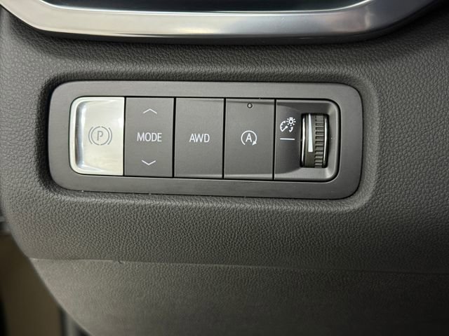 Used 2024 GMC Acadia AT4 AWD/4WD image 13