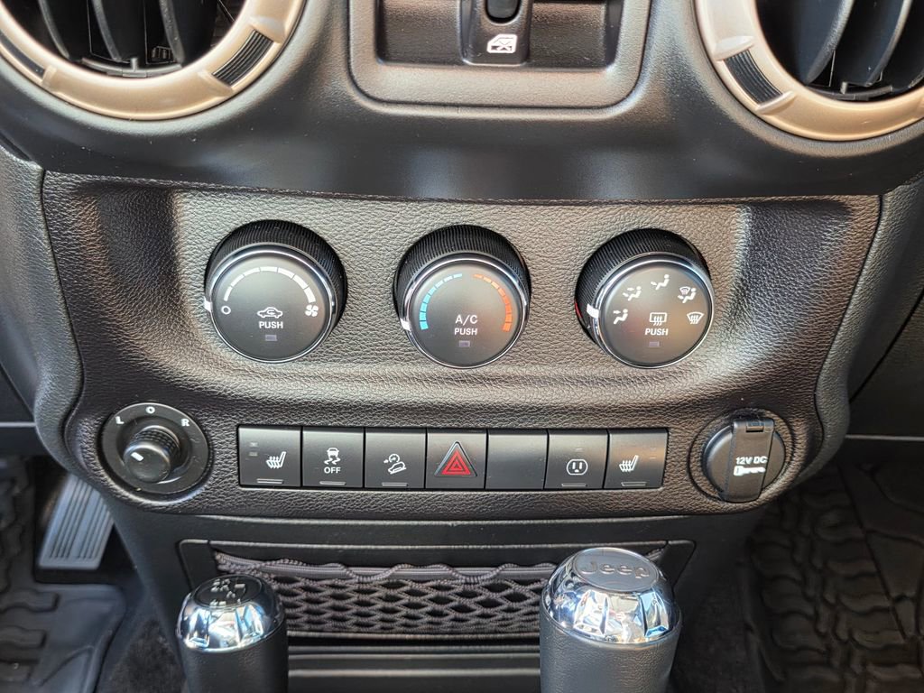 Used 2017 Jeep Wrangler Unlimited Sahara image 19