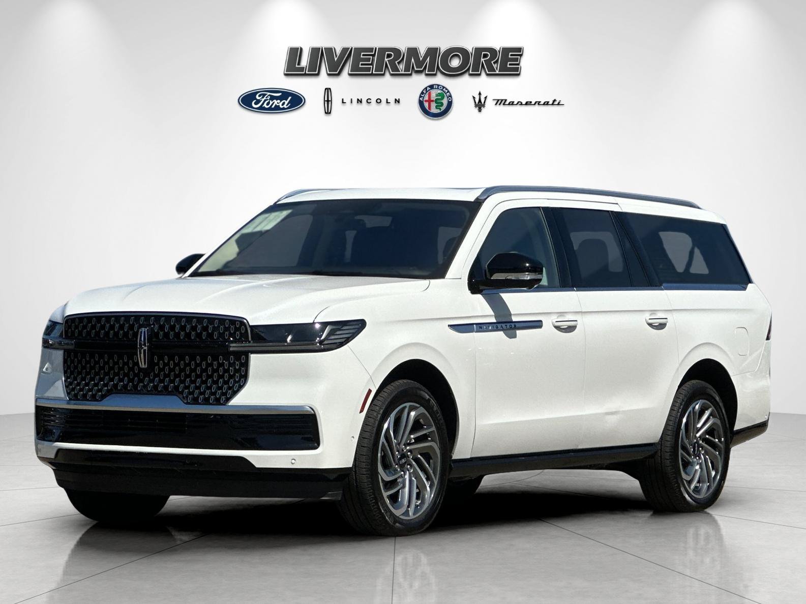 Certified 2025 Lincoln Navigator L Reserve AWD/4WD image 7