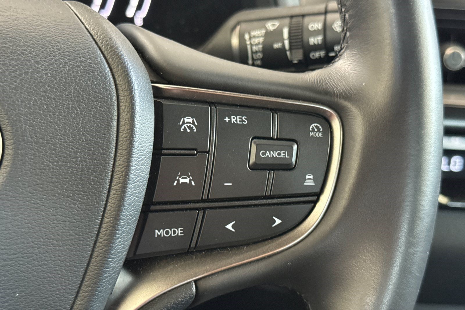 Certified 2025 Lexus UX 300h FWD w/ Accessory Package (Z2) image 31