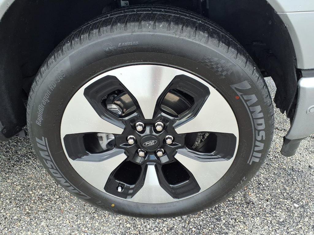 Used 2023 Ford F150 Lightning Platinum AWD/4WD image 9