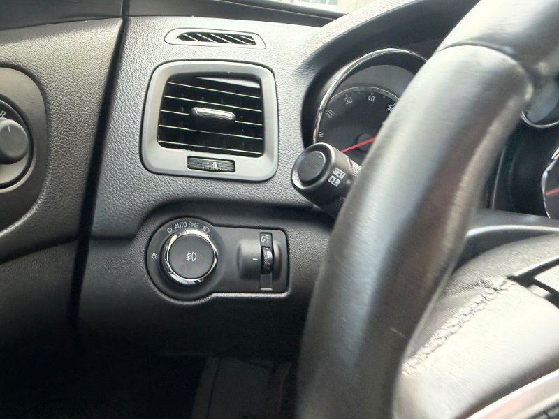 Used 2012 Buick Regal Leather FWD image 7