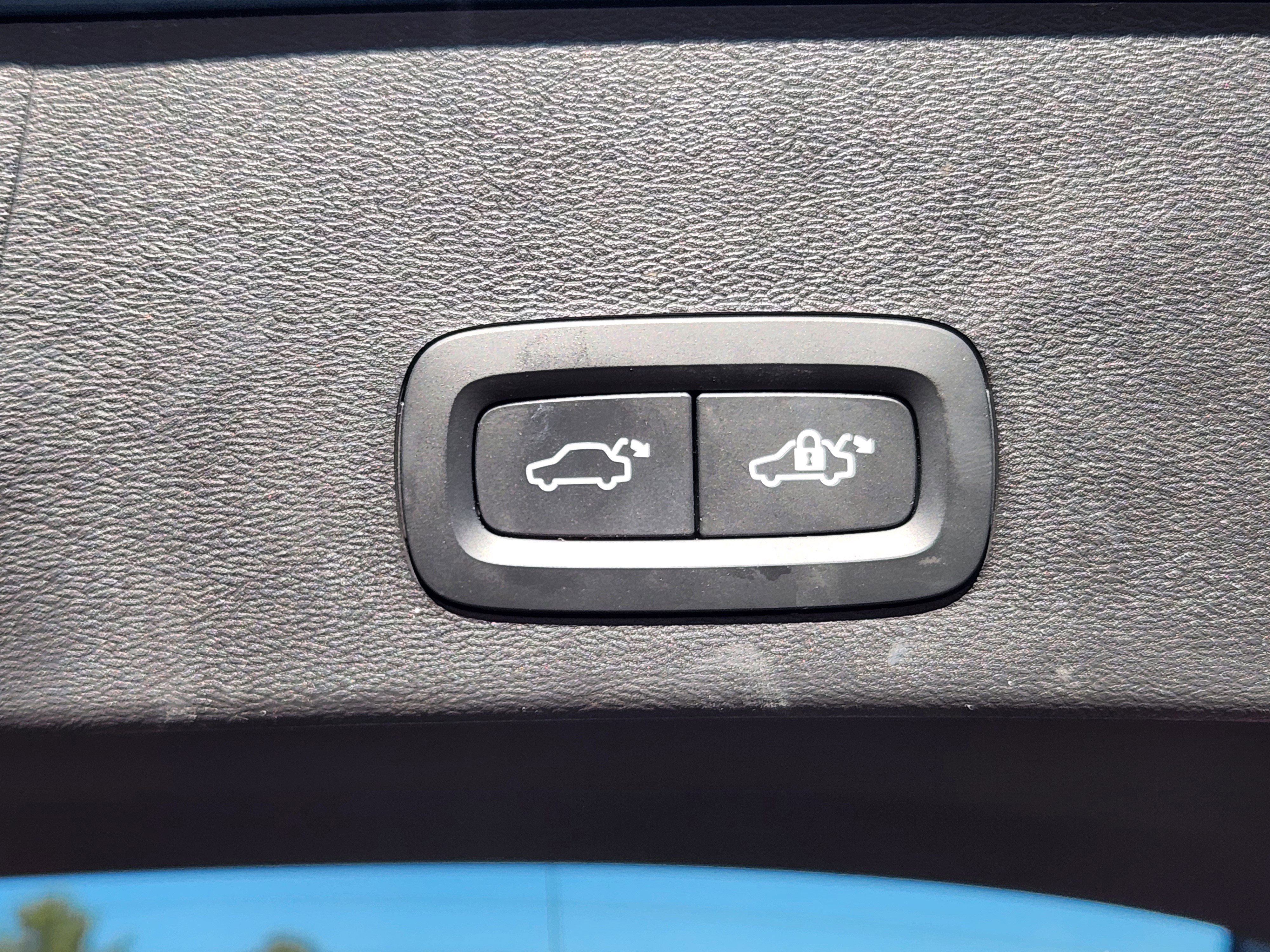 Used 2023 Volvo XC40 Recharge Ultimate image 23