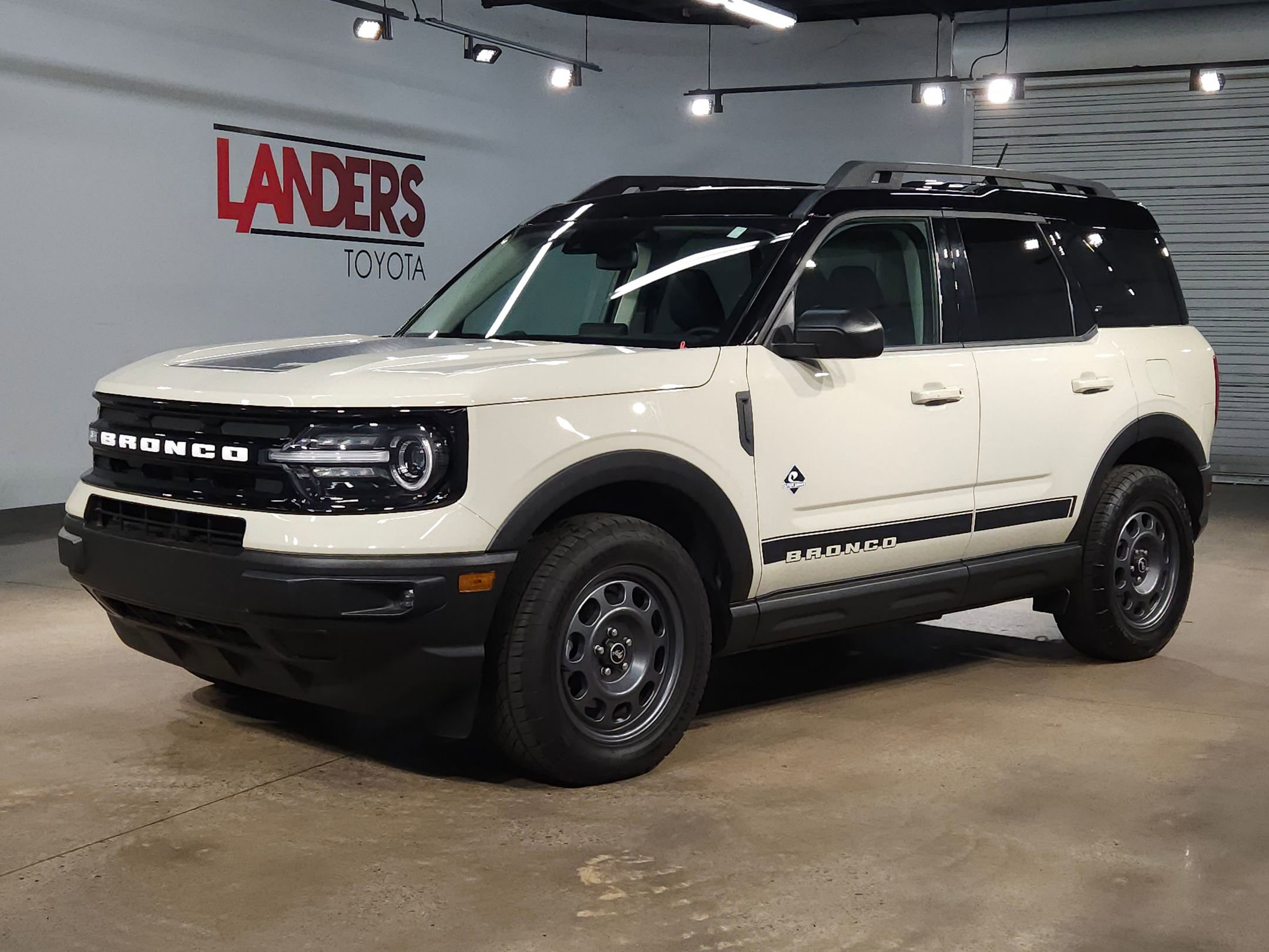 Used 2024 Ford Bronco Sport Outer Banks image 3