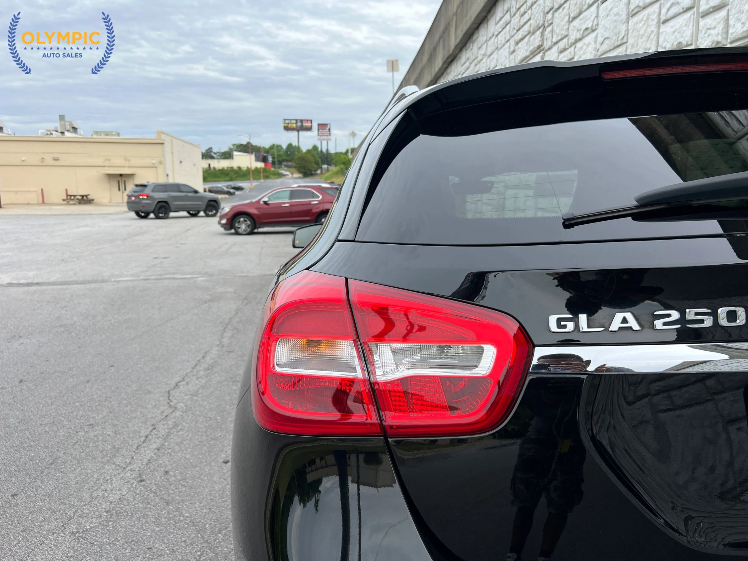 Used 2019 Mercedes-Benz GLA 250 4MATIC w/ Premium Package image 16