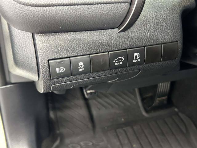 Certified 2020 Toyota Camry SE FWD image 17