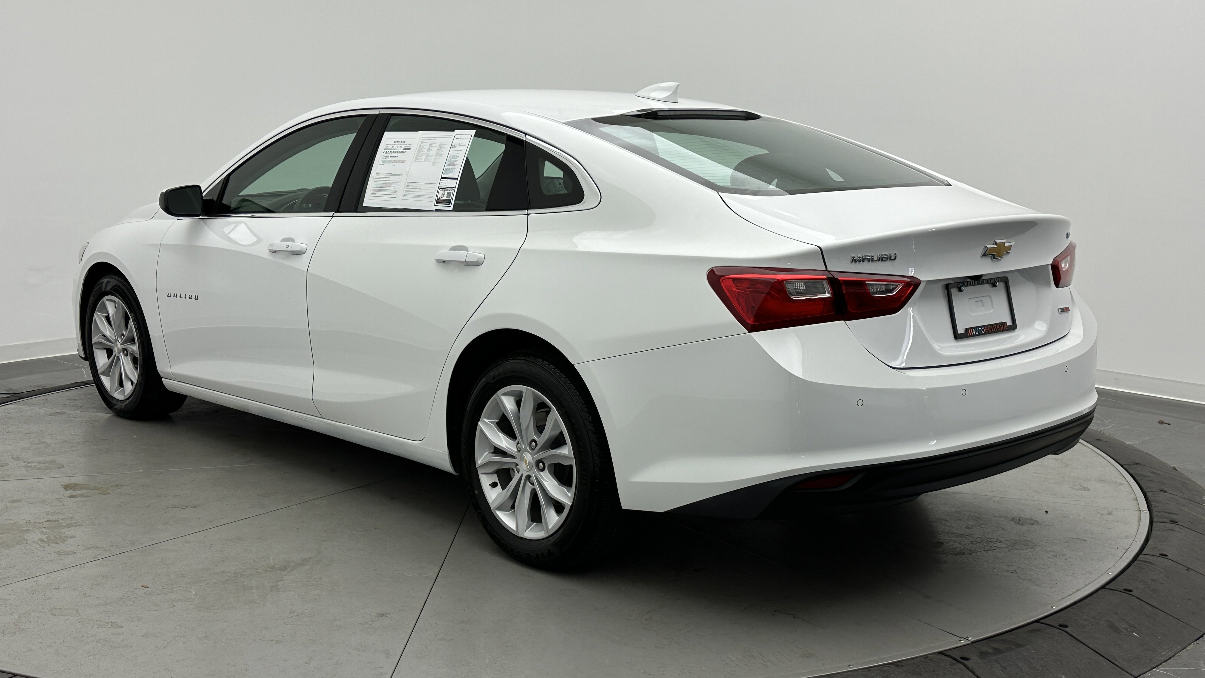 Used 2025 Chevrolet Malibu LT image 4